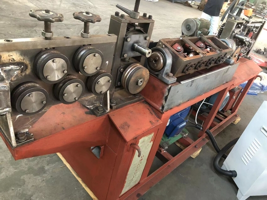 Yüksek Hızlı 5-12mm Bobinli Çelik Çubuk Düzleme ve Dönüştürme Makinesi 380V Voltaj için